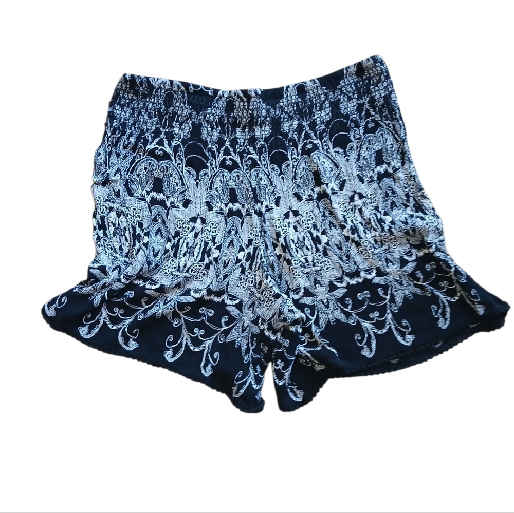 Billa Women's Size Medium White And Black Print Shorts - Picture 8 of 8